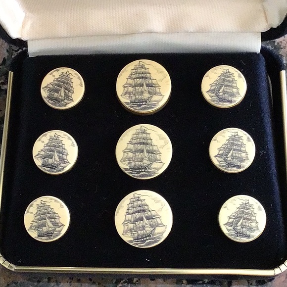 Mayflower Buttons - Picture 2 of 2